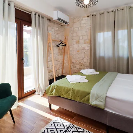 Vilă Mykeli Kriopigi